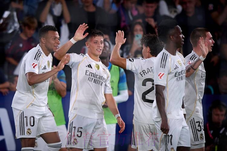 西甲-克罗斯世界波 2队长又“倒车”!皇马3-1埃瓦尔